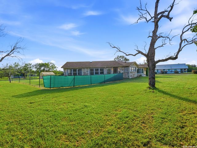 600 S STORTS ST, Poth, TX 78147
