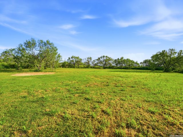 600 S STORTS ST, Poth, TX 78147