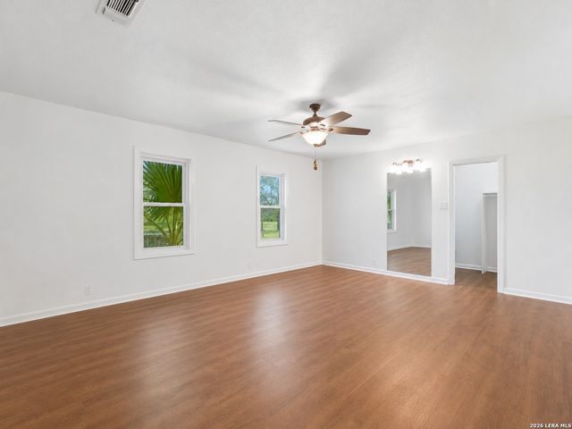 600 S STORTS ST, Poth, TX 78147