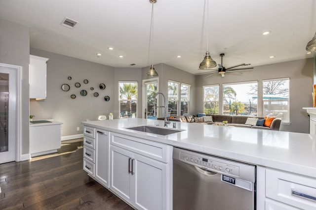 886 Old Oak Rd, Livermore, CA 94550