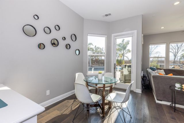 886 Old Oak Rd, Livermore, CA 94550