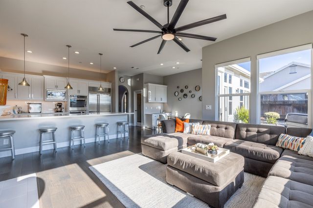 886 Old Oak Rd, Livermore, CA 94550