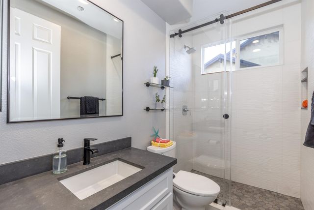 886 Old Oak Rd, Livermore, CA 94550