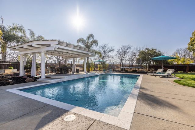 886 Old Oak Rd, Livermore, CA 94550