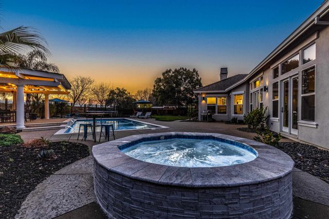 886 Old Oak Rd, Livermore, CA 94550