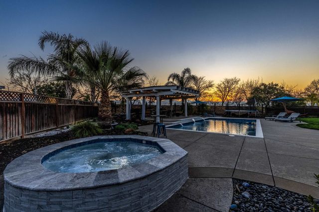 886 Old Oak Rd, Livermore, CA 94550