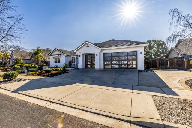 886 Old Oak Rd, Livermore, CA 94550