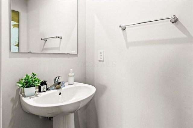 8586 Greengate Boulevard, Canal Winchester, OH 43110