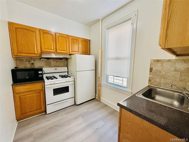 1823 Radcliff Avenue, Bronx, NY 10462