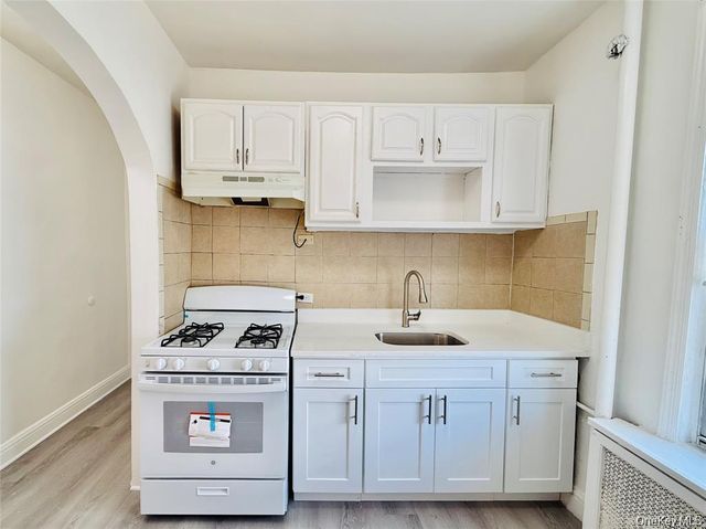 1823 Radcliff Avenue, Bronx, NY 10462