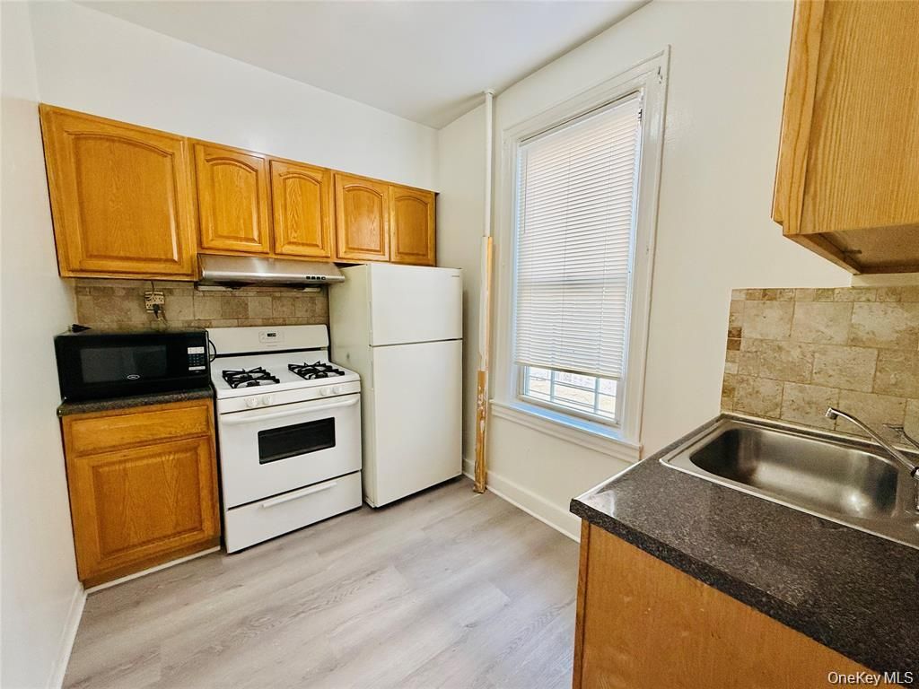1823 Radcliff Avenue, Bronx, NY 10462 — photo 2