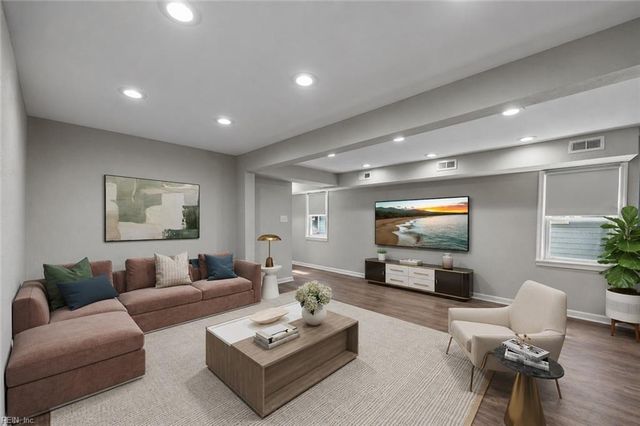 9 Chamberlin AVE W, Hampton, VA 23666