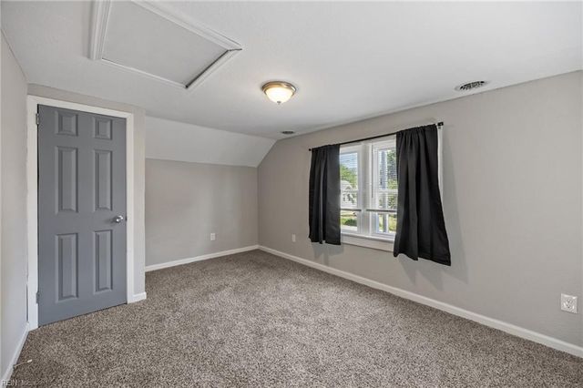 9 Chamberlin AVE W, Hampton, VA 23666