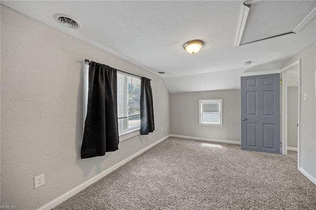 9 Chamberlin AVE W, Hampton, VA 23666