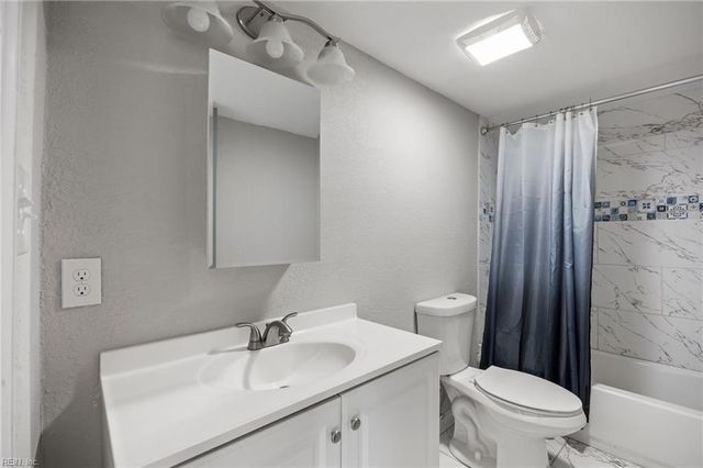 9 Chamberlin AVE W, Hampton, VA 23666