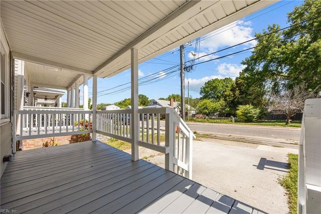 9 Chamberlin AVE W, Hampton, VA 23666