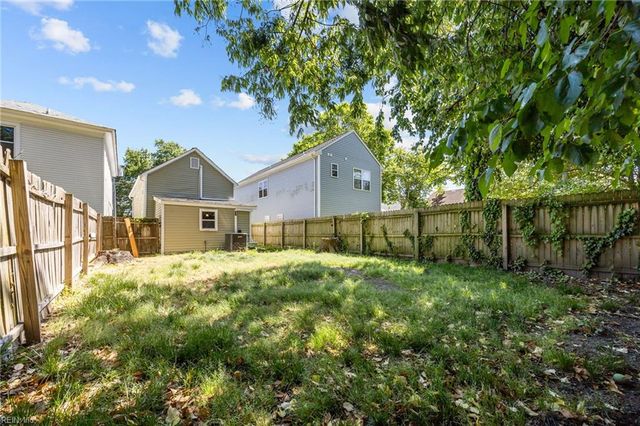 9 Chamberlin AVE W, Hampton, VA 23666