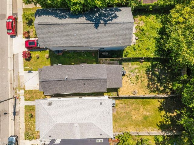 9 Chamberlin AVE W, Hampton, VA 23666