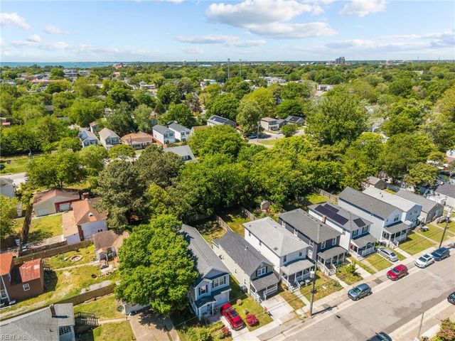 9 Chamberlin AVE W, Hampton, VA 23666