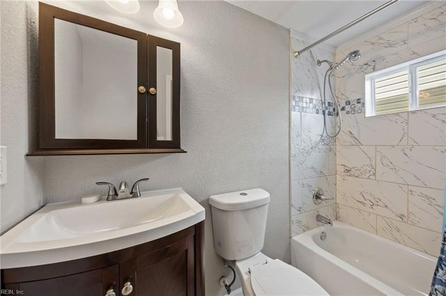 9 Chamberlin AVE W, Hampton, VA 23666