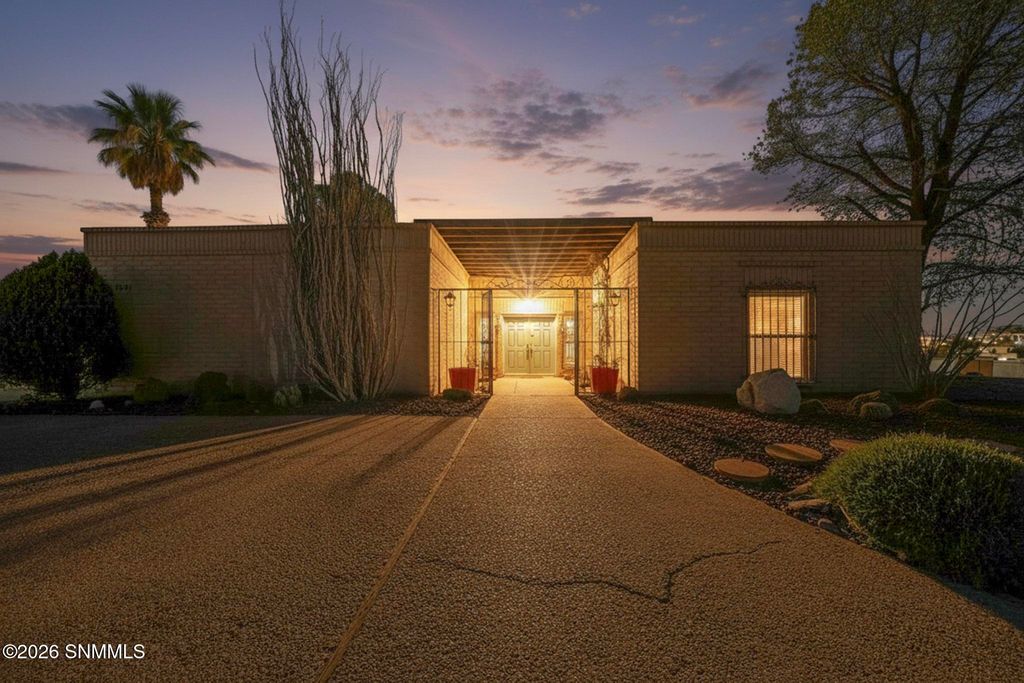 3041 Missouri Avenue, Las Cruces, NM 88011