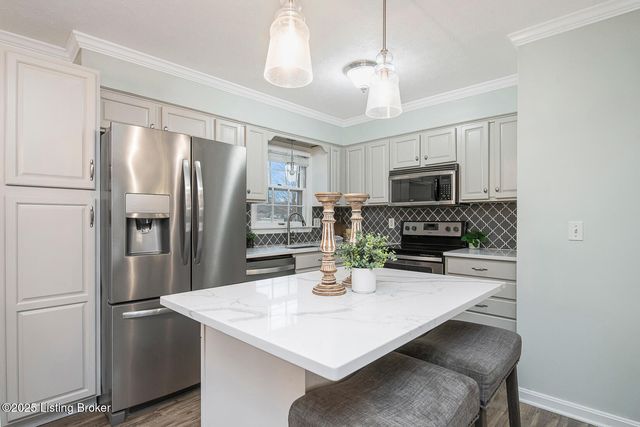 9007 Ash Ave, Pewee Valley, KY 40056