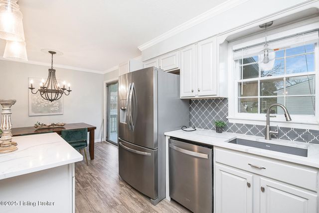 9007 Ash Ave, Pewee Valley, KY 40056