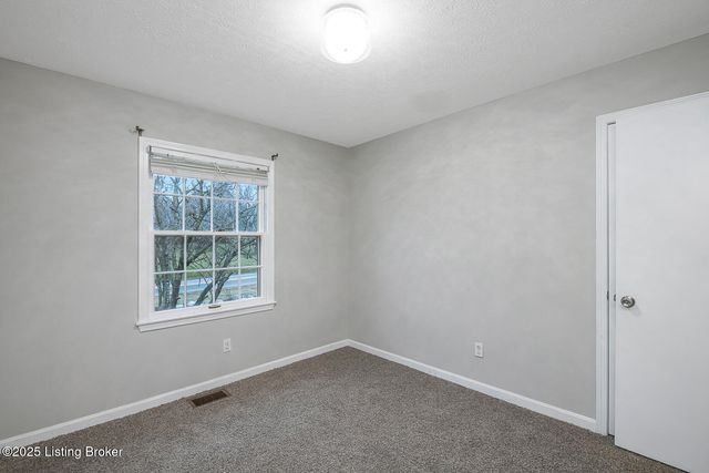 9007 Ash Ave, Pewee Valley, KY 40056