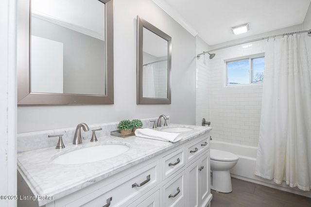 9007 Ash Ave, Pewee Valley, KY 40056