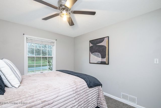 9007 Ash Ave, Pewee Valley, KY 40056