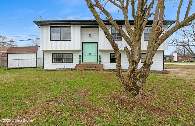 9007 Ash Ave, Pewee Valley, KY 40056