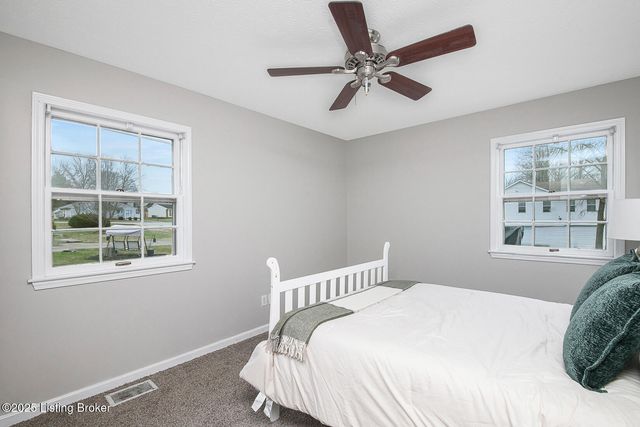 9007 Ash Ave, Pewee Valley, KY 40056