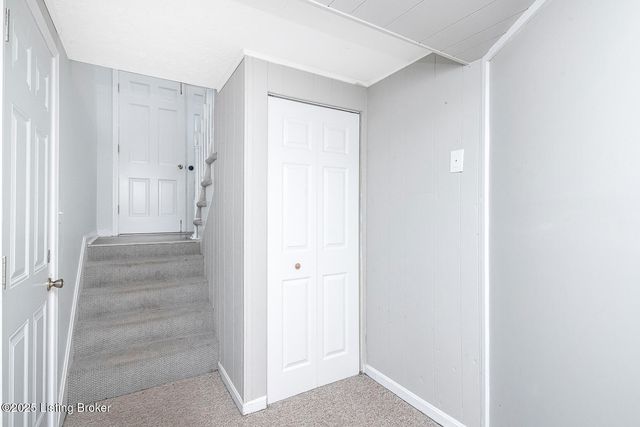 9007 Ash Ave, Pewee Valley, KY 40056