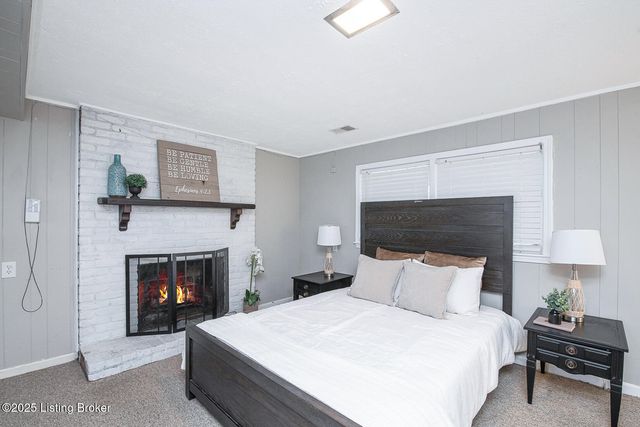 9007 Ash Ave, Pewee Valley, KY 40056