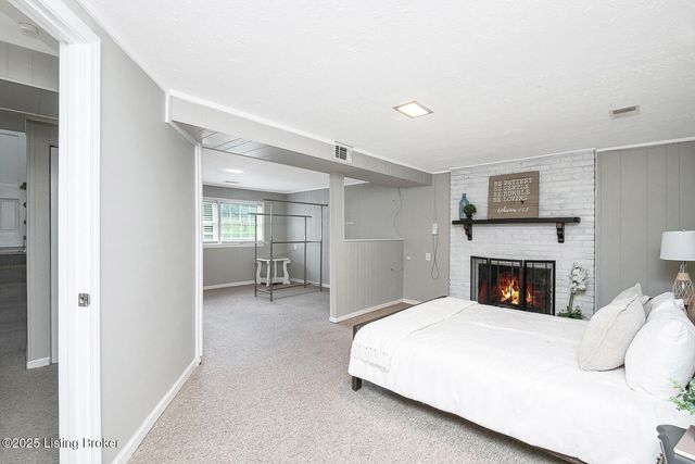 9007 Ash Ave, Pewee Valley, KY 40056