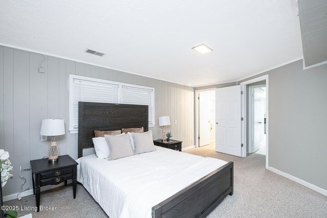 9007 Ash Ave, Pewee Valley, KY 40056