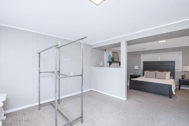 9007 Ash Ave, Pewee Valley, KY 40056