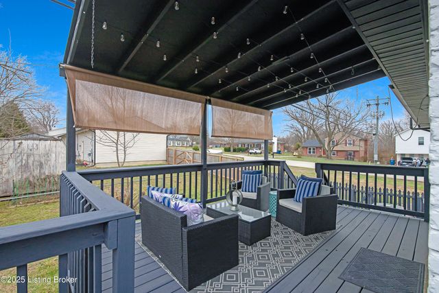 9007 Ash Ave, Pewee Valley, KY 40056