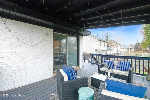 9007 Ash Ave, Pewee Valley, KY 40056