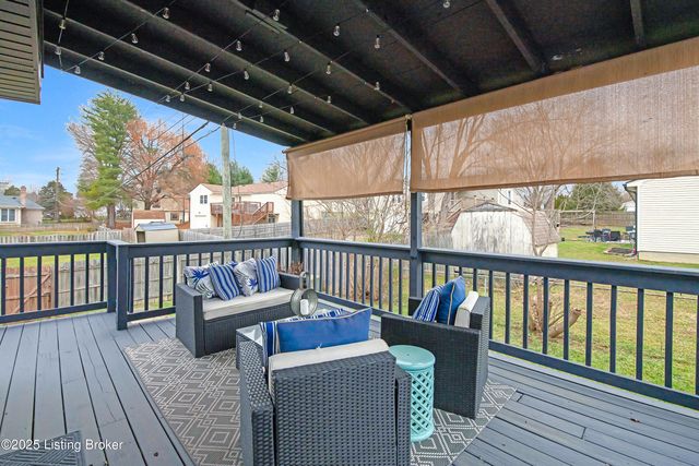 9007 Ash Ave, Pewee Valley, KY 40056