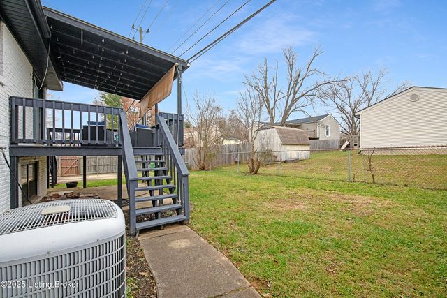 9007 Ash Ave, Pewee Valley, KY 40056