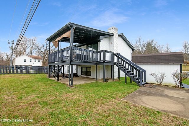9007 Ash Ave, Pewee Valley, KY 40056