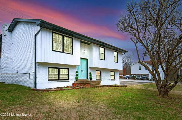 9007 Ash Ave, Pewee Valley, KY 40056