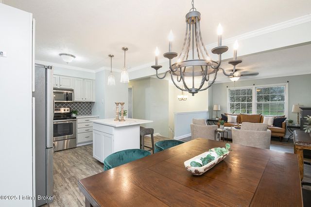 9007 Ash Ave, Pewee Valley, KY 40056