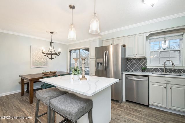 9007 Ash Ave, Pewee Valley, KY 40056