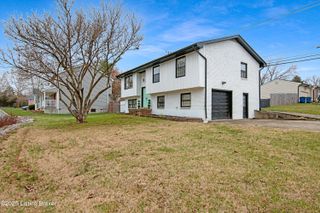 9007 Ash Ave, Pewee Valley, KY 40056