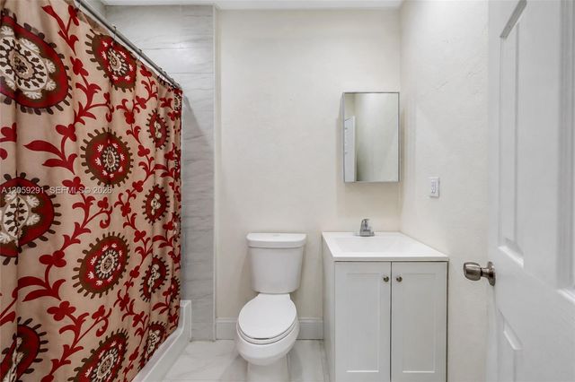 2420 NW 34th St, Miami, FL 33142