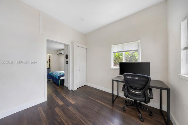 2420 NW 34th St, Miami, FL 33142