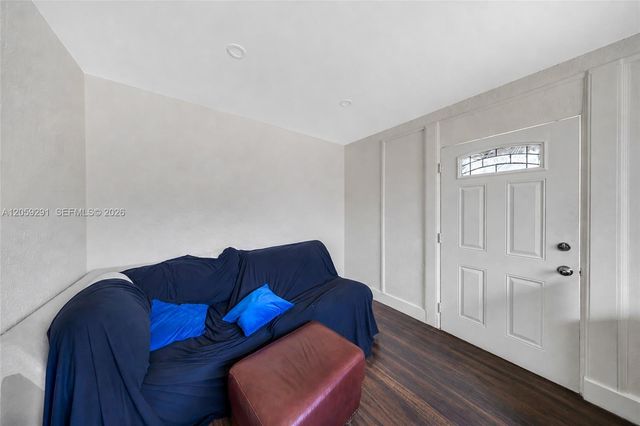 2420 NW 34th St, Miami, FL 33142