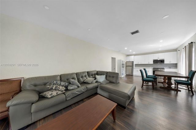 2420 NW 34th St, Miami, FL 33142